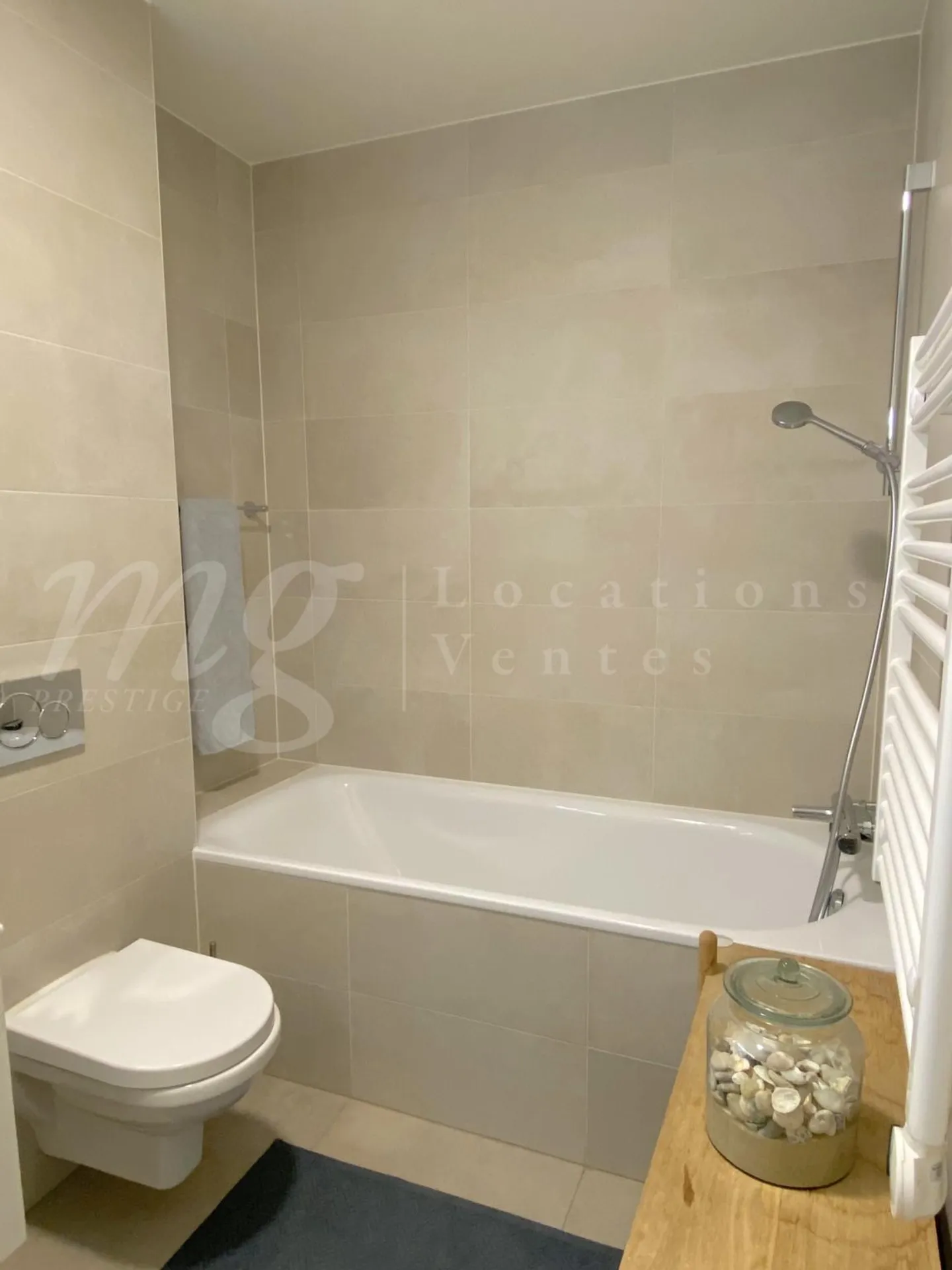 Charming Apartment with Terrace - Photo 13 of 13