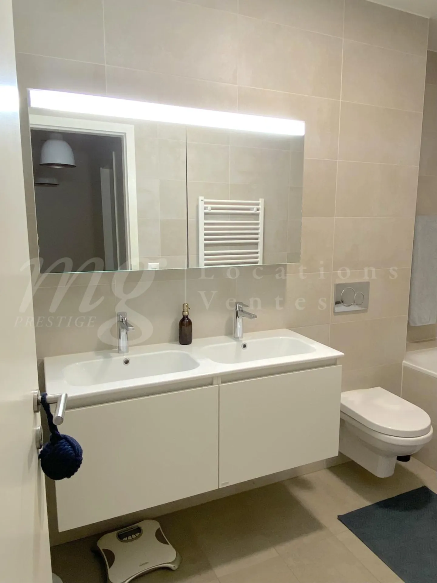 Charming Apartment with Terrace - Photo 12 of 13