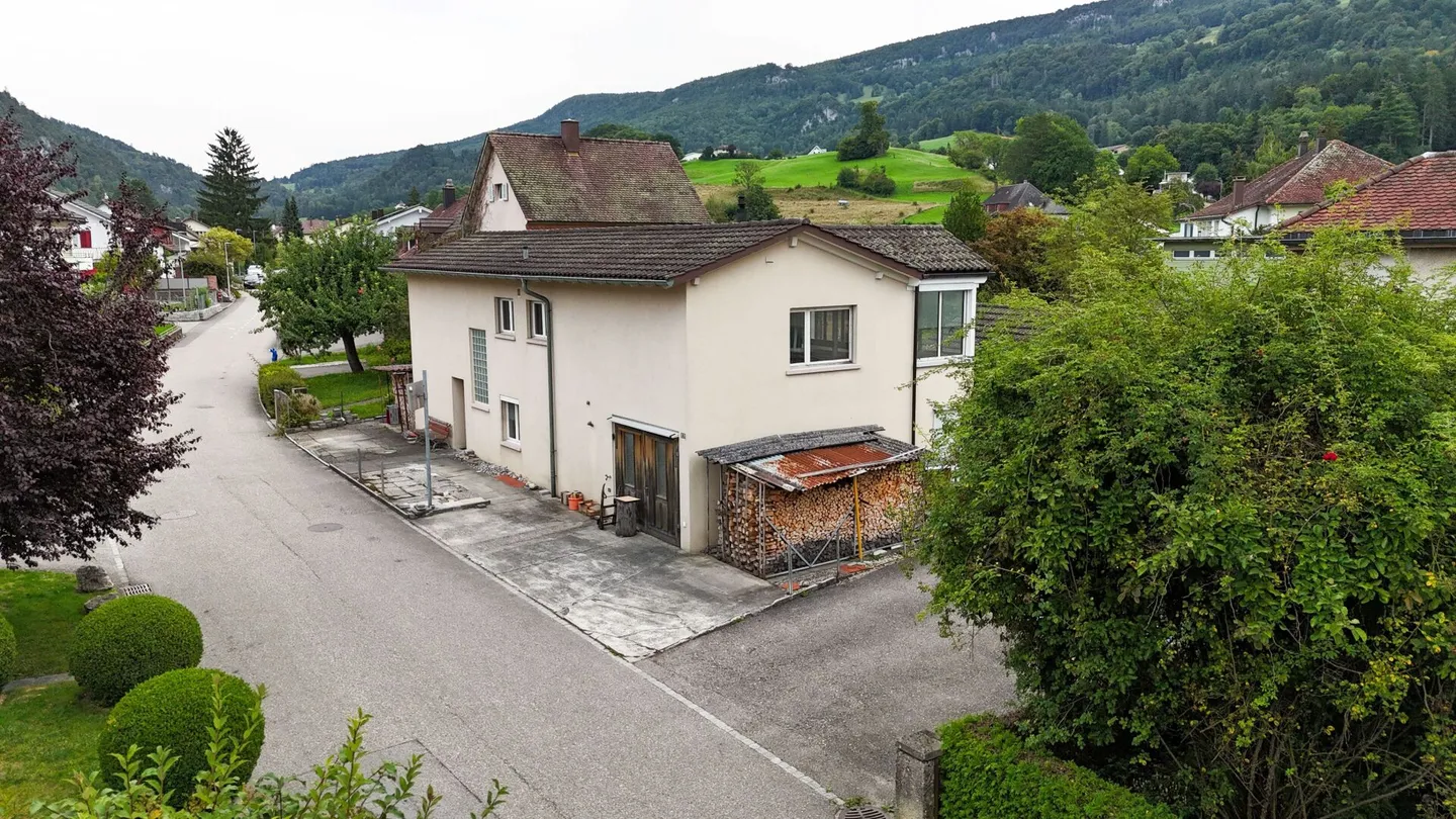5.5 Room Single Family Home with Large Conservatory and Terrace with Interesting Development Potential - Photo 2 of 15