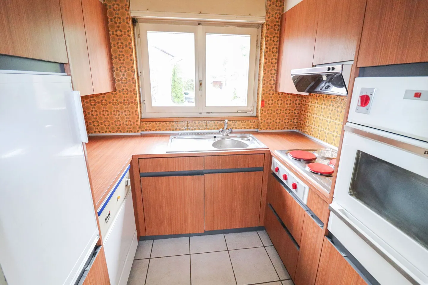 5.5 Room Single Family Home with Large Conservatory and Terrace with Interesting Development Potential - Photo 5 of 15
