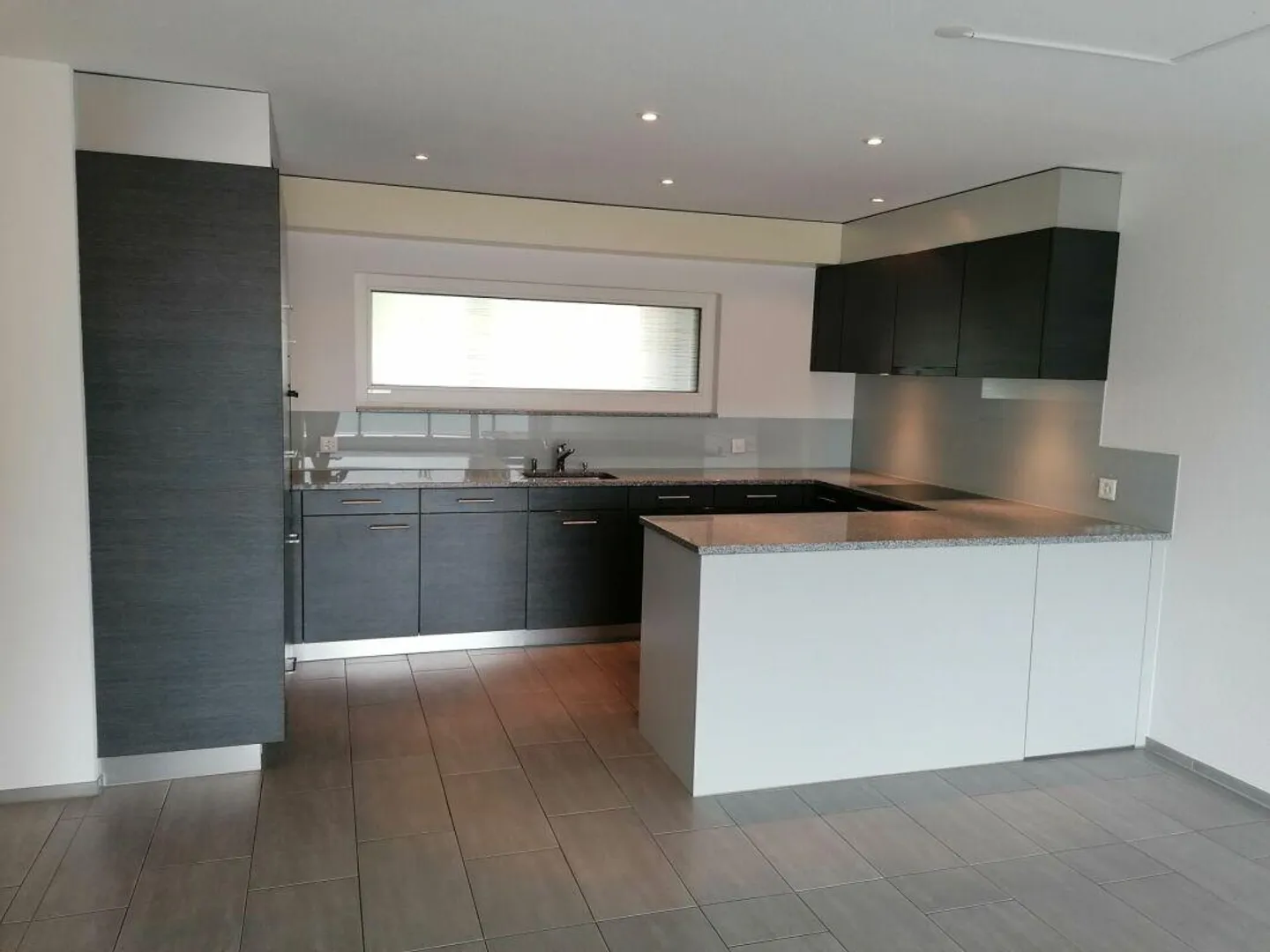 Centrally located & modern 3.5-room apartment - Photo 3 of 12
