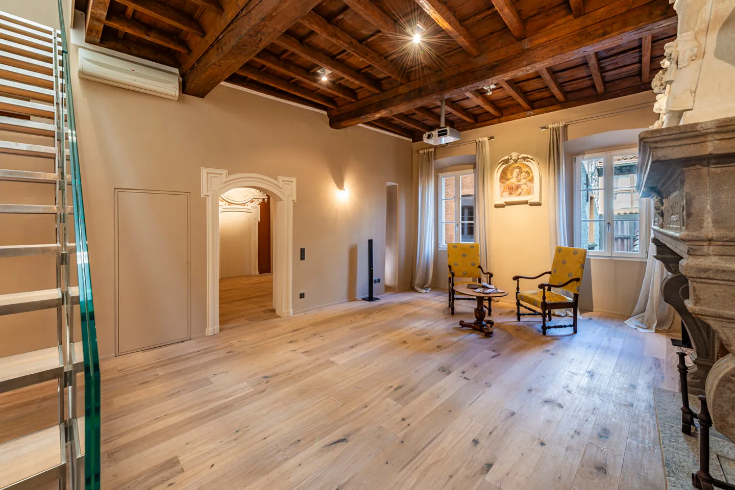 Historic Duplex Apartment - Photo 7 of 21