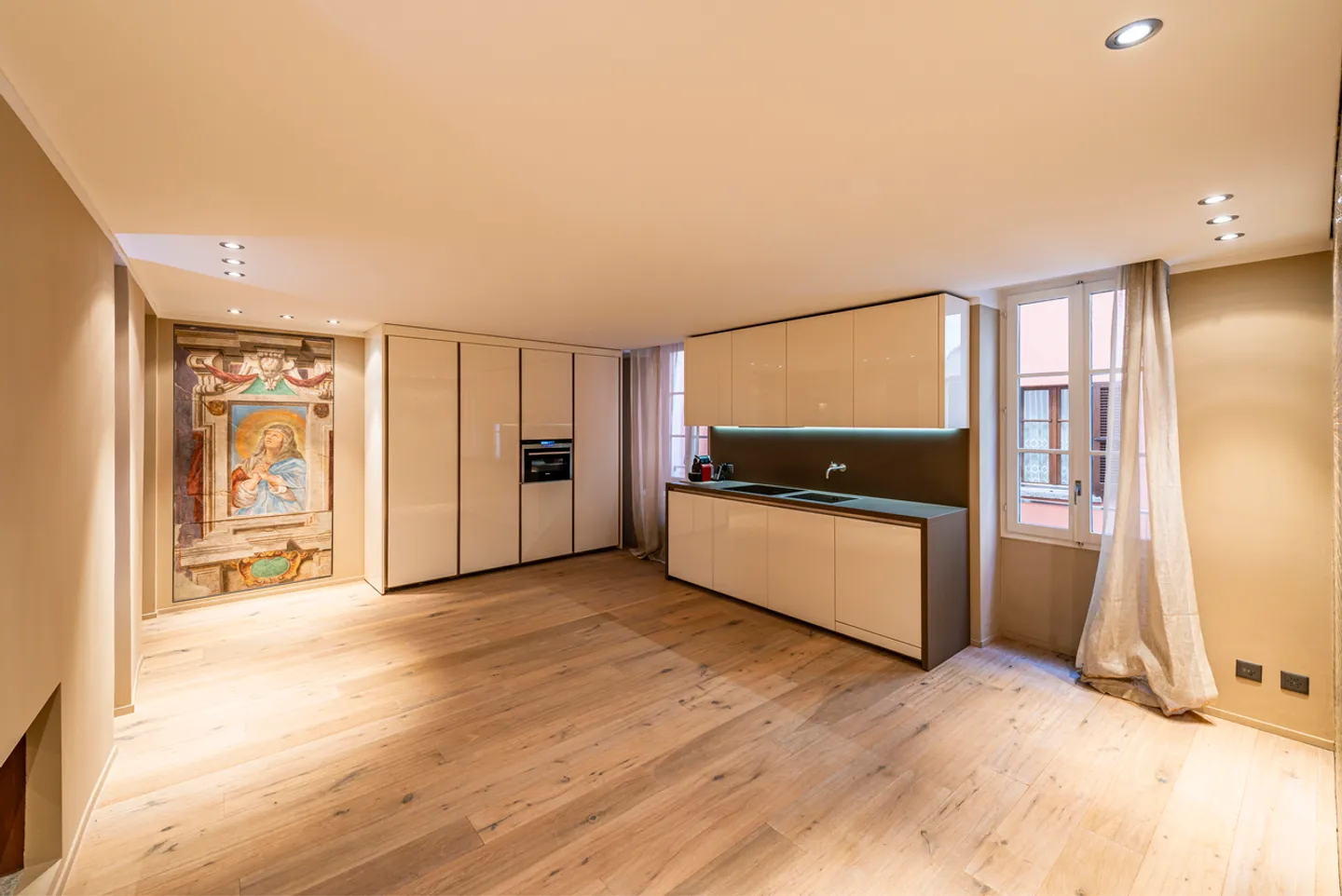 Historic Duplex Apartment - Photo 12 of 21