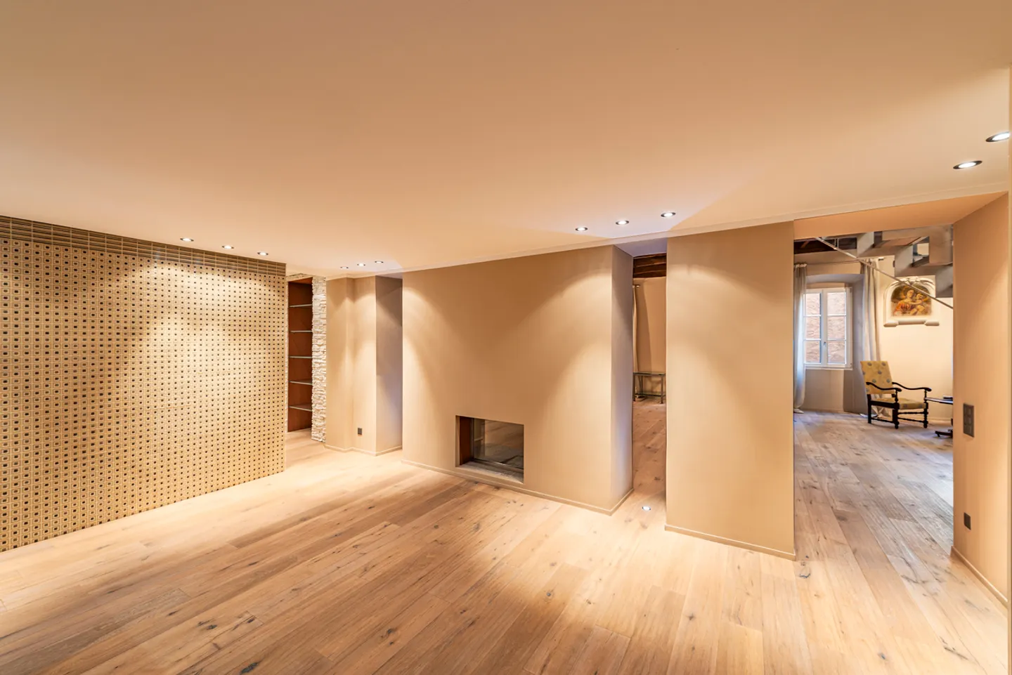 Historic Duplex Apartment - Photo 13 of 21