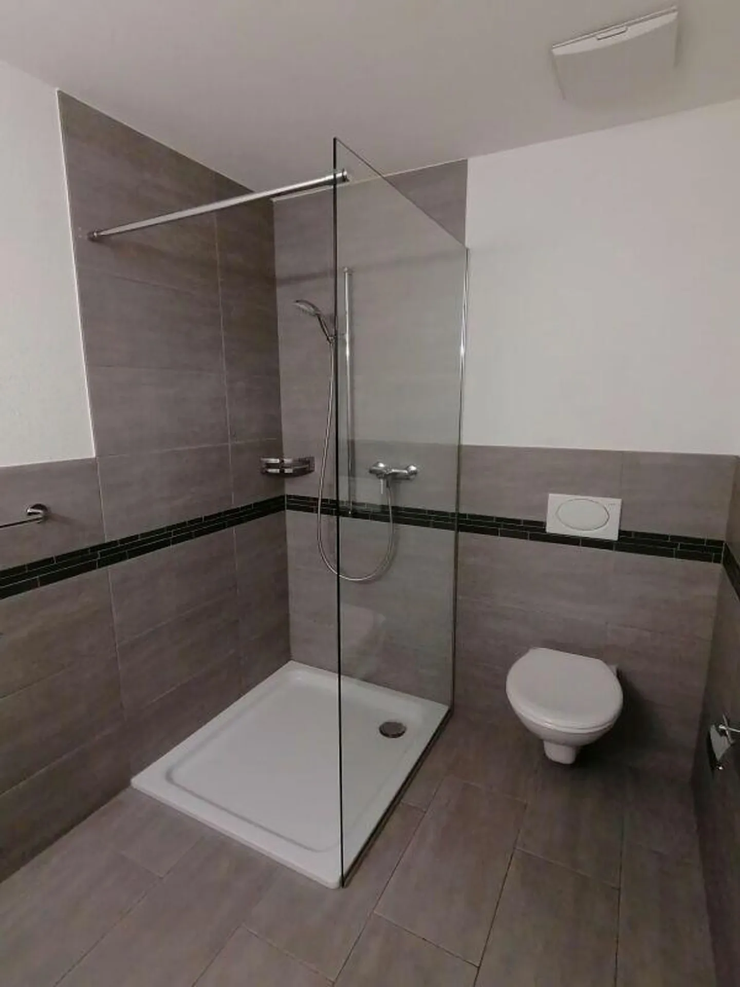 Centrally located & modern 3.5-room apartment - Photo 8 of 12