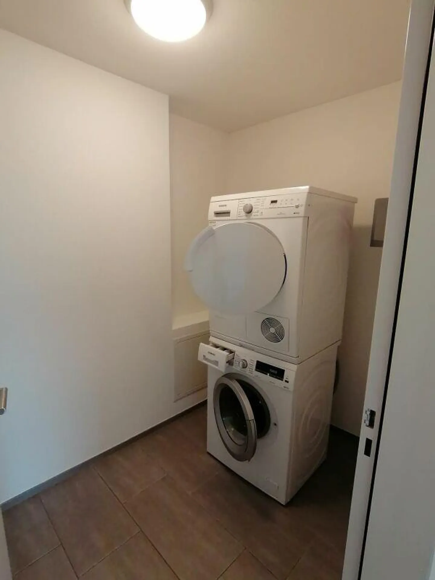 Centrally located & modern 3.5-room apartment - Photo 10 of 12