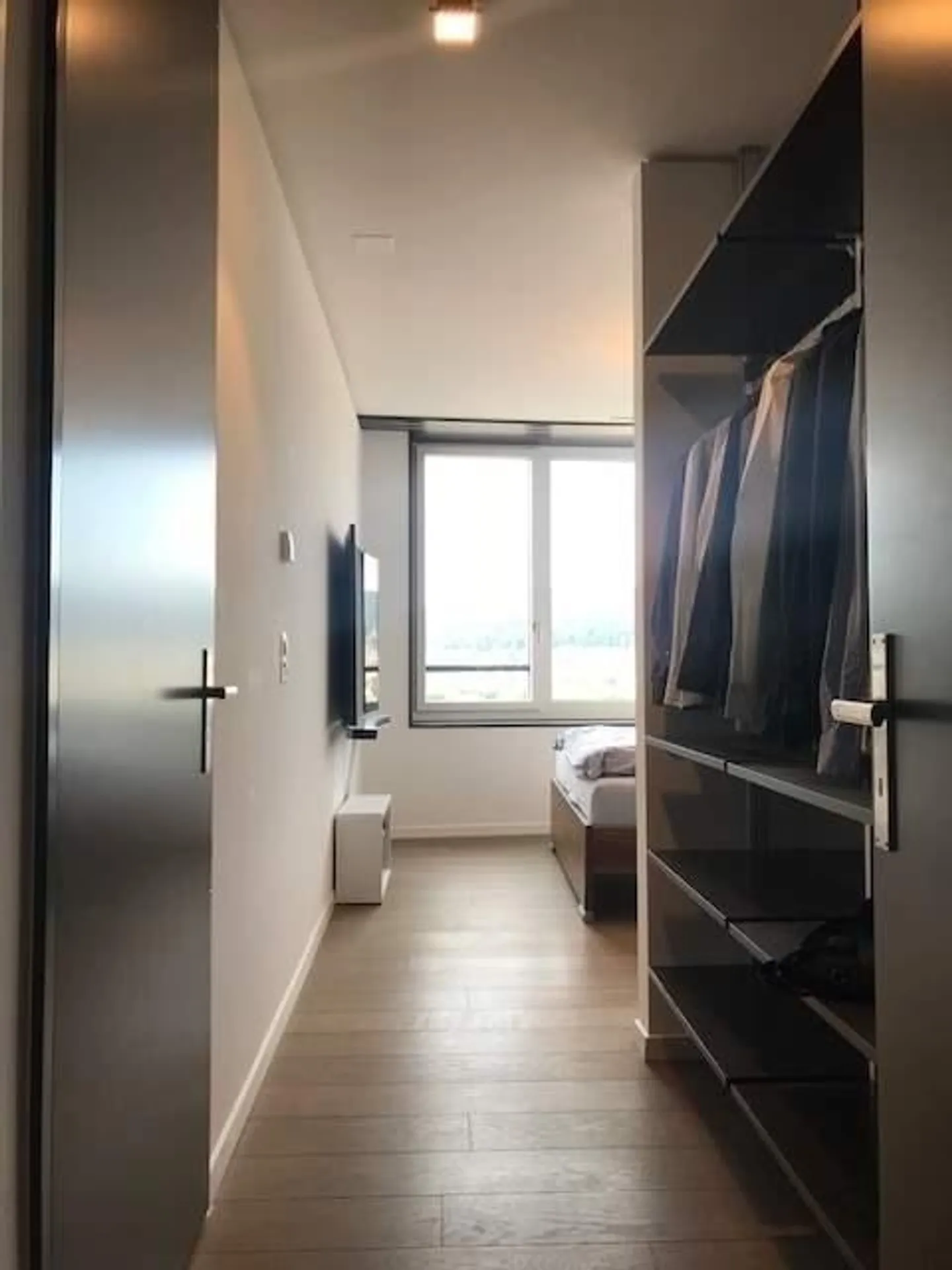 Stylish apartment on the 16th floor of the Limmat Tower with breathtaking views - Photo 4 of 8