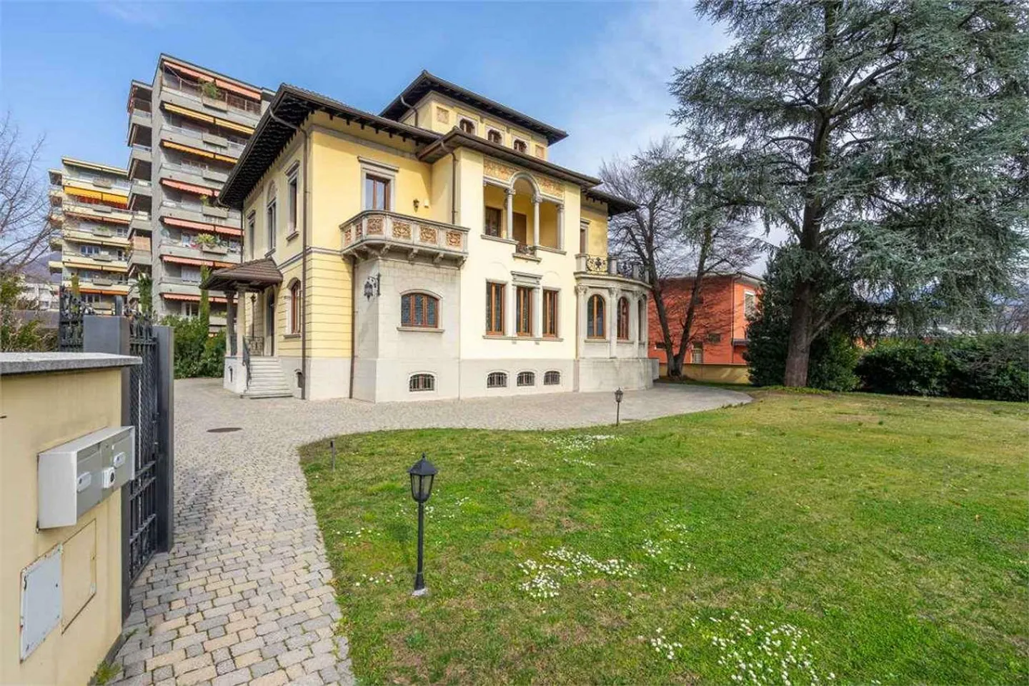 Villa prestigiosa in stile Liberty - Foto 3 di 13