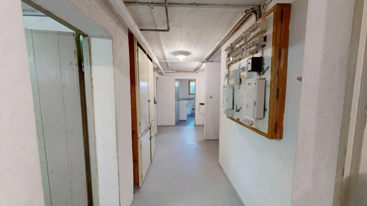 2-Familienhaus mit Potenzial an attraktiver Lage in Wettingen - Foto 12 von 16