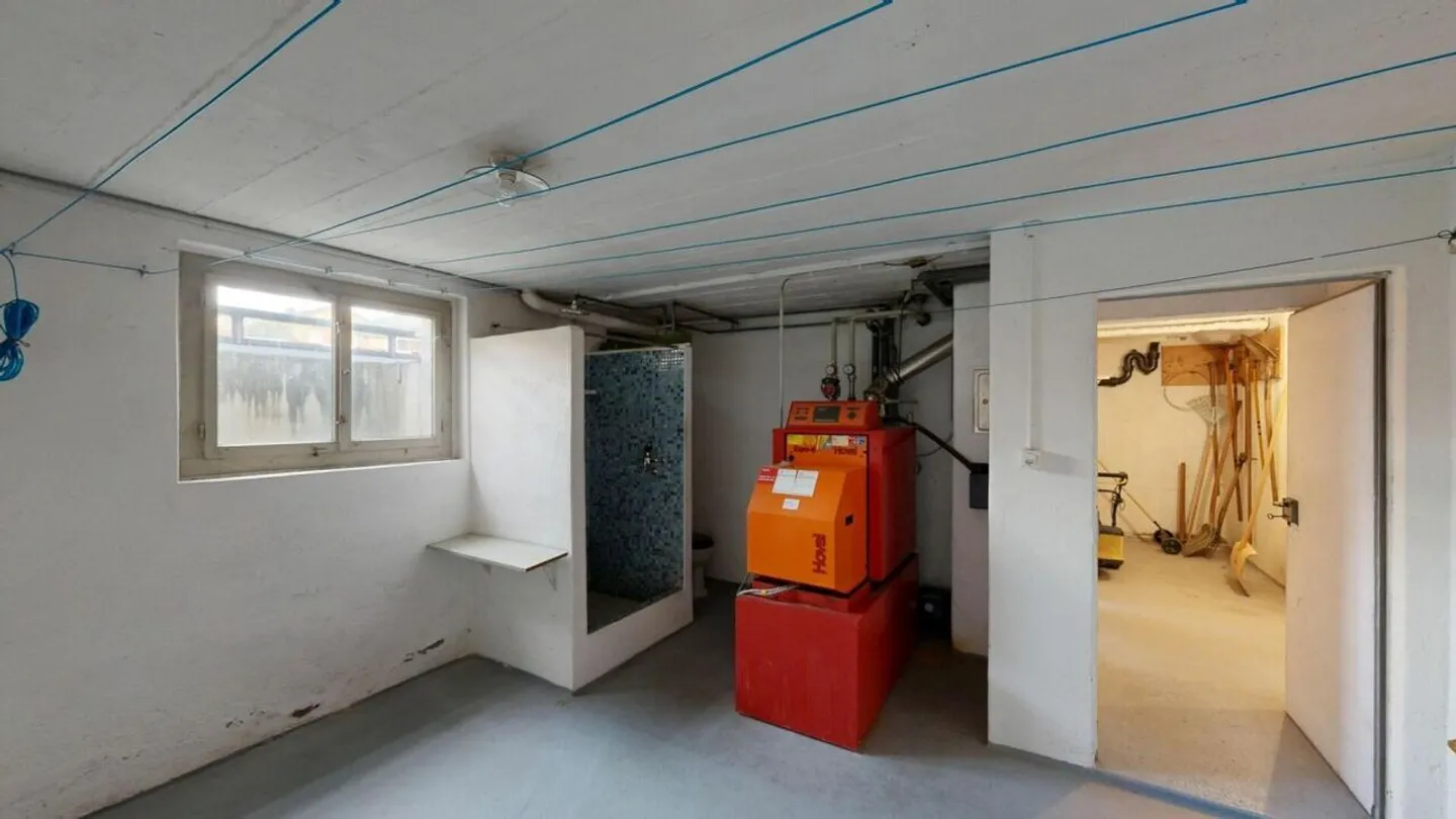 2-Familienhaus mit Potenzial an attraktiver Lage in Wettingen - Foto 13 von 16