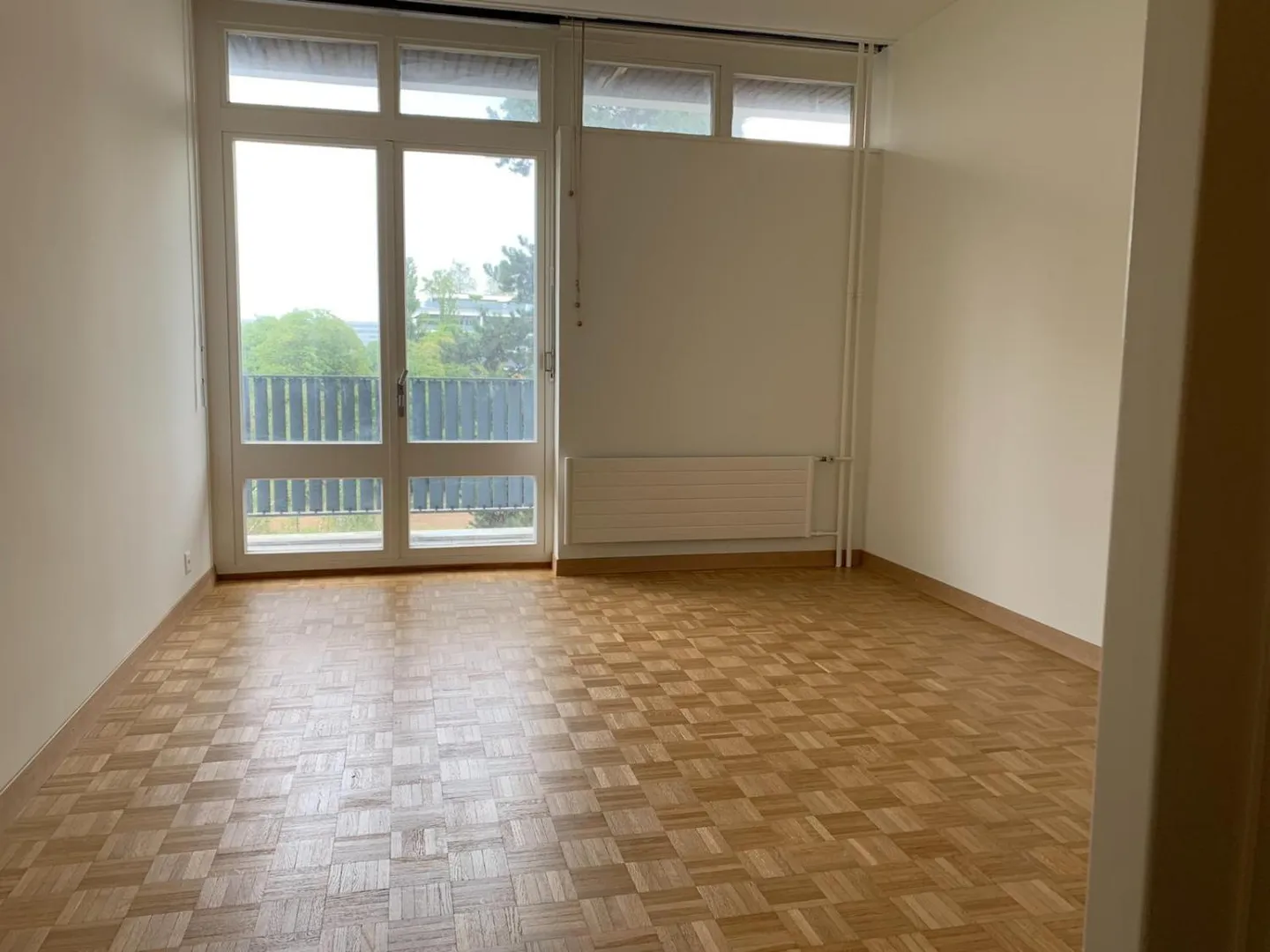 Schöne 5-Zimmer-Wohnung mit Schwimmbad - Foto 3 von 7