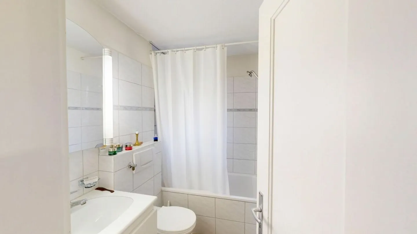 2-Familienhaus mit Potenzial an attraktiver Lage in Wettingen - Foto 6 von 16