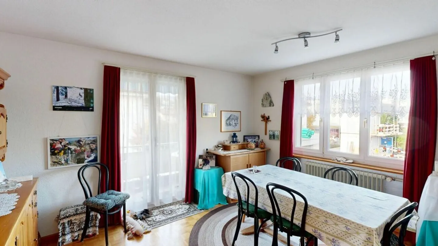 2-Familienhaus mit Potenzial an attraktiver Lage in Wettingen - Foto 8 von 16