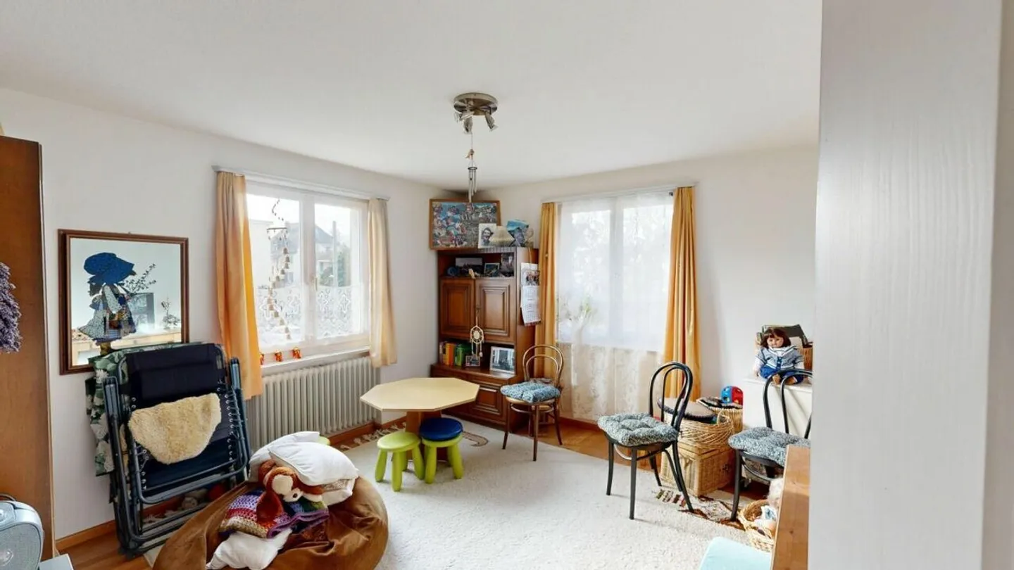 2-Familienhaus mit Potenzial an attraktiver Lage in Wettingen - Foto 9 von 16