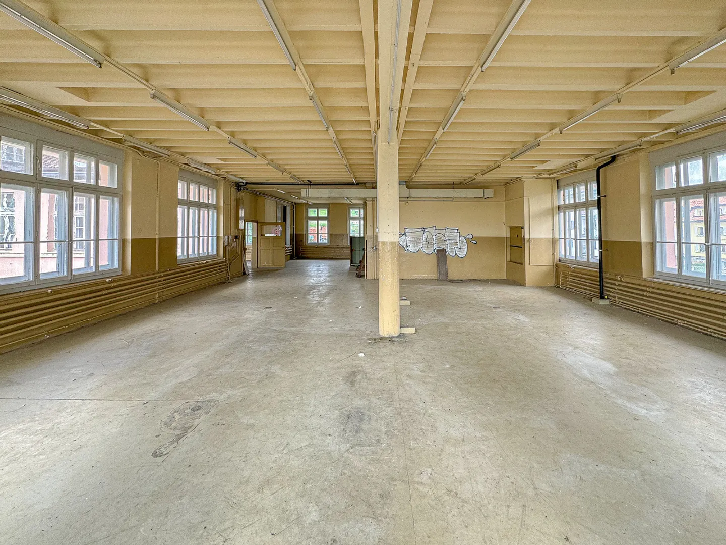 Edificio ad uso misto in affitto - Foto 13 di 24