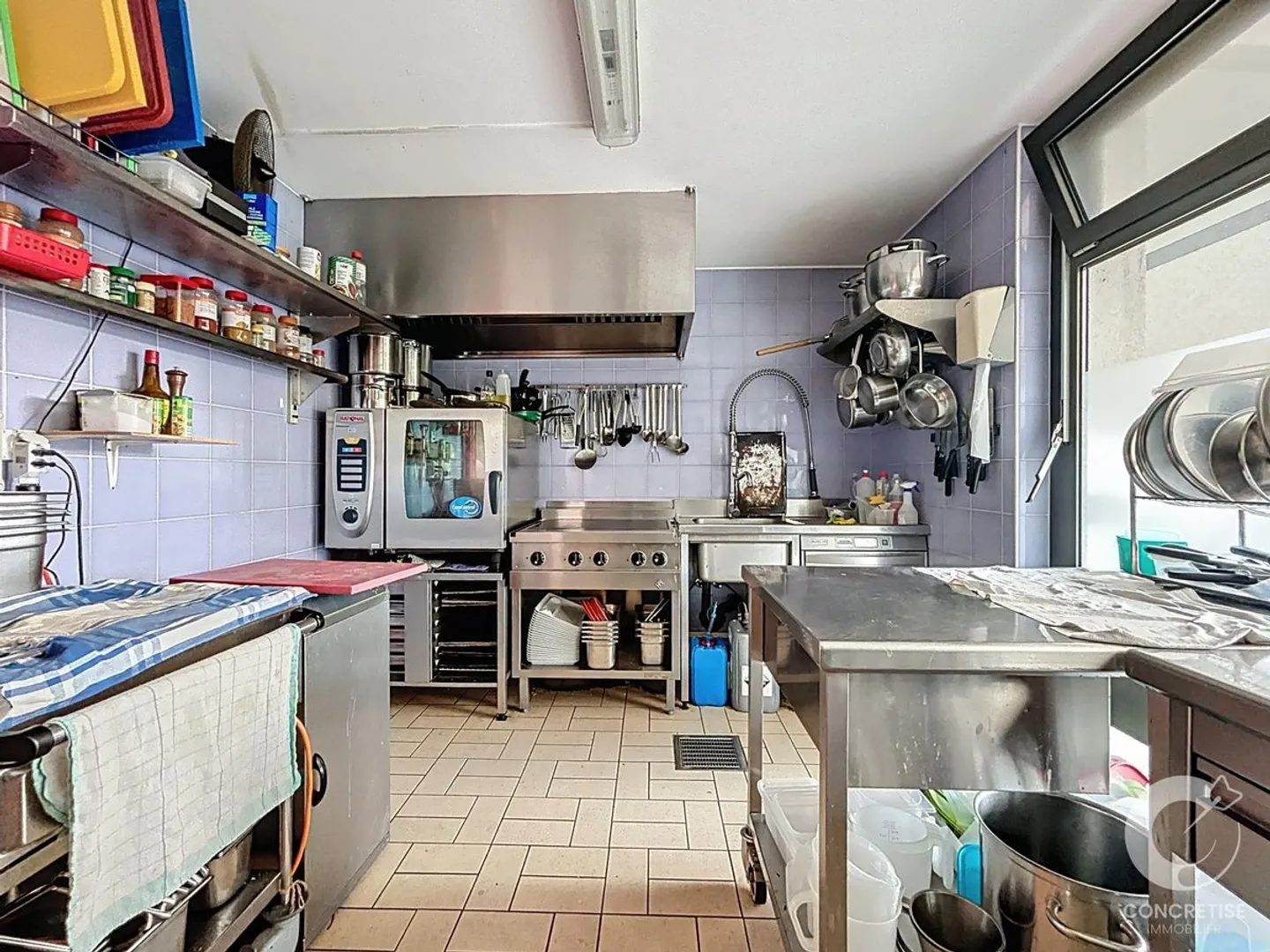 Investimento attraente locali luminosi con attrezzature e area esterna | Route du Stand 70, Nyon - Foto 7 di 12