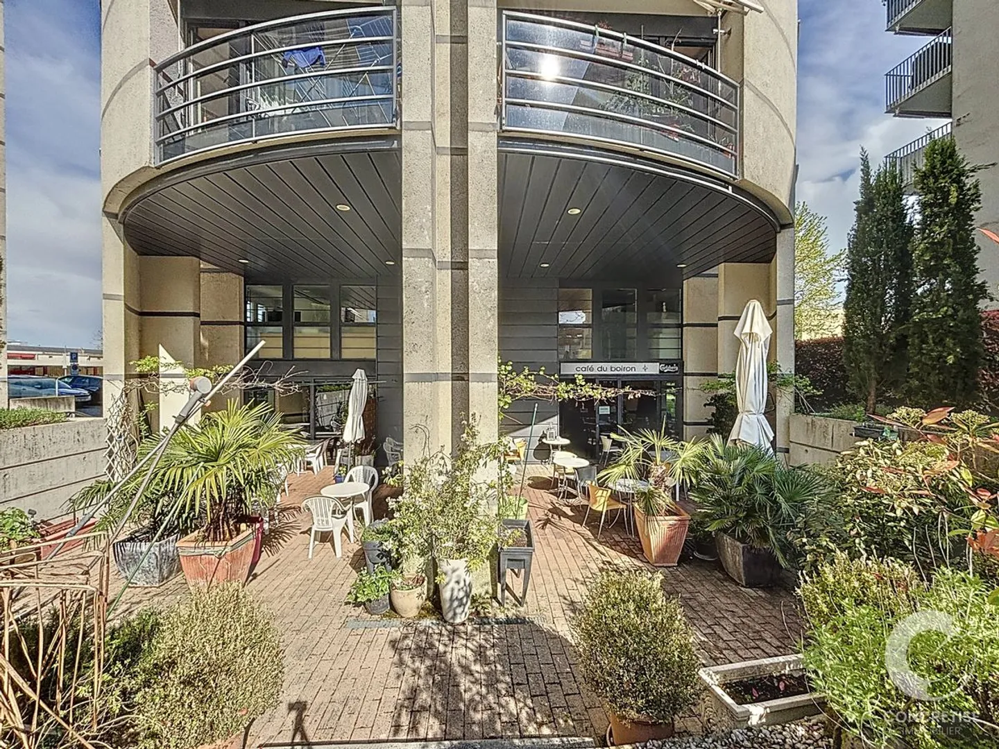 Investimento attraente locali luminosi con attrezzature e area esterna | Route du Stand 70, Nyon - Foto 12 di 12