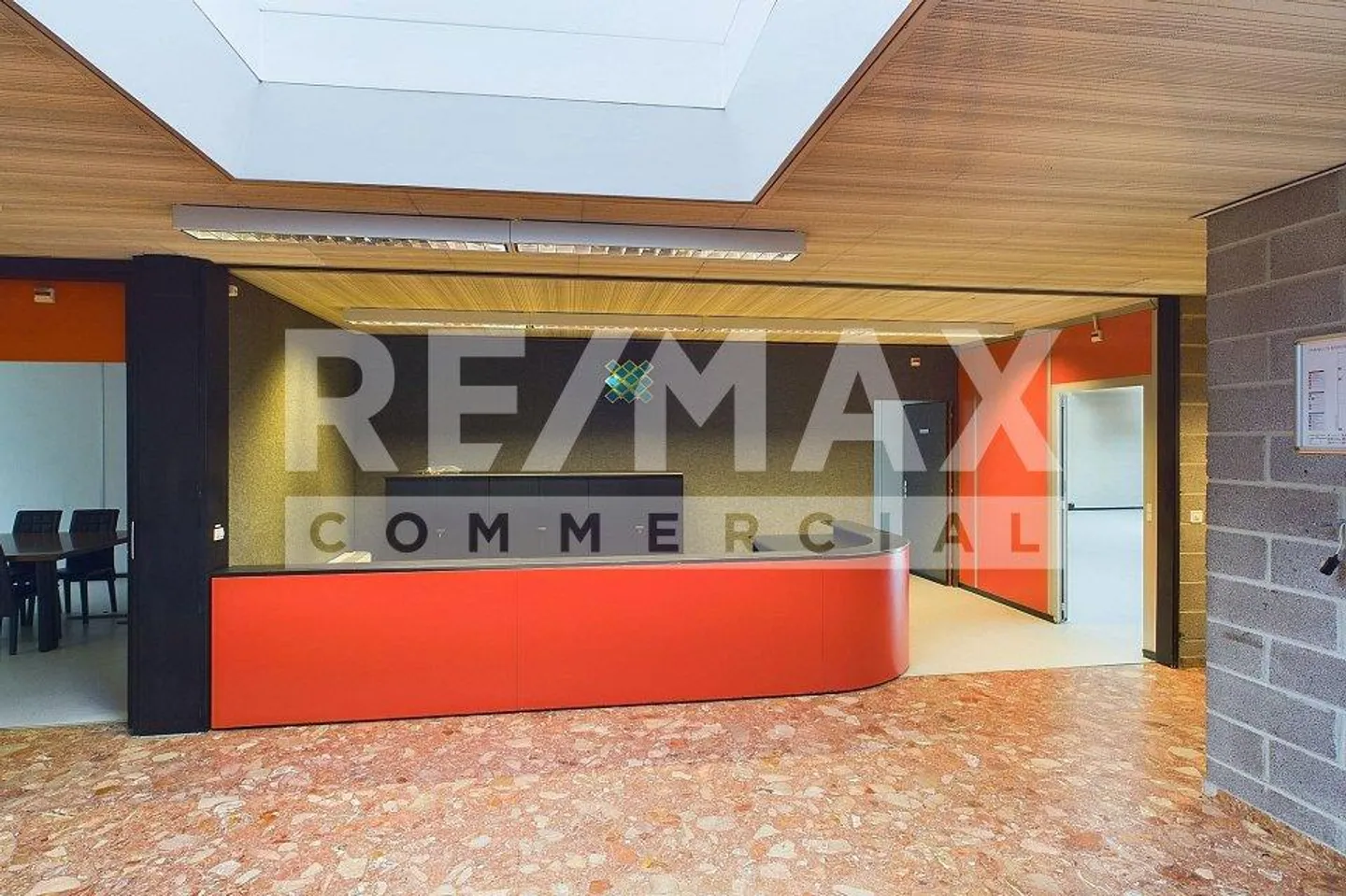Ampio spazio commerciale in una zona industriale, ideale come ufficio/pratica - Foto 6 di 13