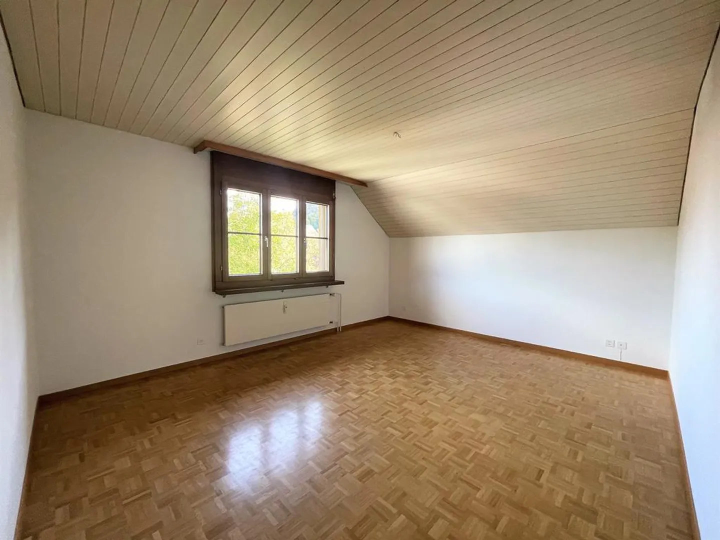 ATTIC APARTMENT WITH COMFORT - Photo 5 of 6