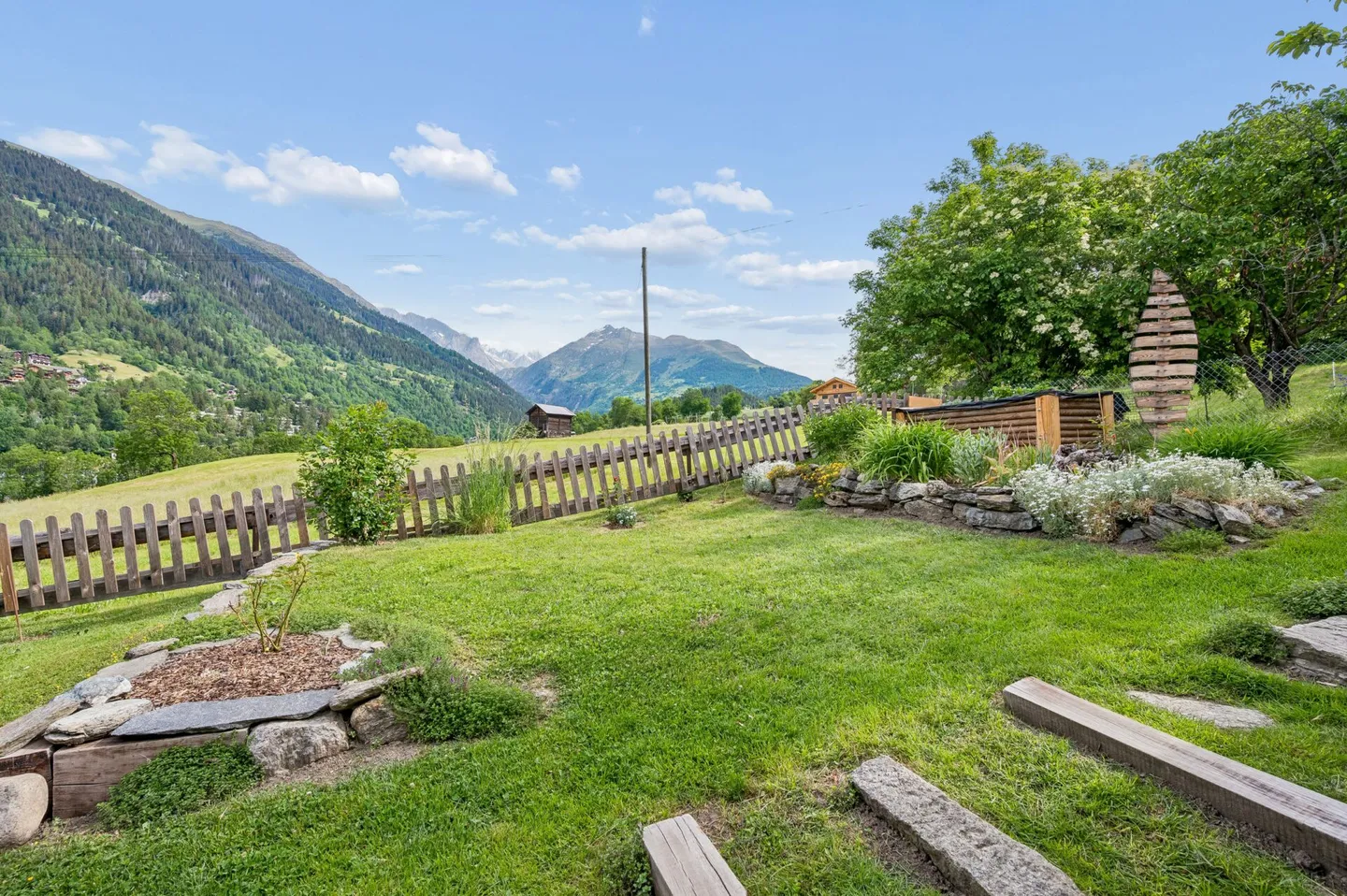 Vivre et Louer : Charmant Chalet de 4.5 Pièces avec Appartement de 2.5 Pièces - Photo 11 sur 14