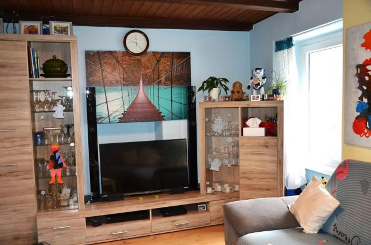 Maison individuelle de 6 1/2 pièces avec grand terrain dans un emplacement très calme et ensoleillé / Belle maison de 6,5 pièces avec grand terrain - Photo 3 sur 13