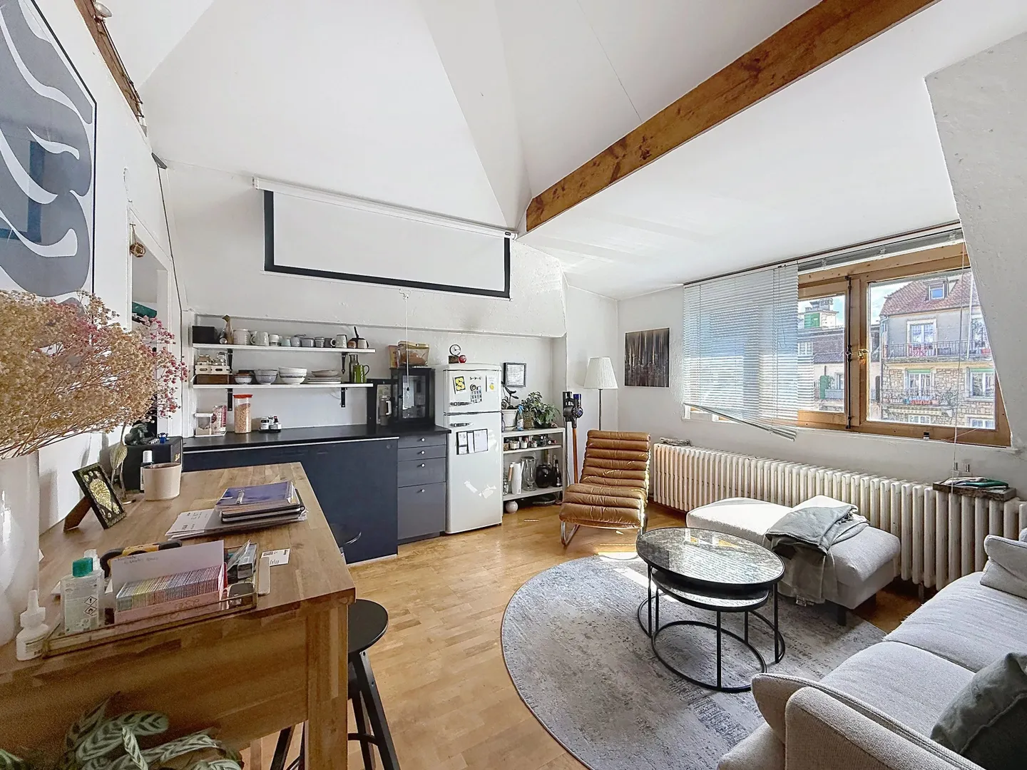 Spacious Apartment with Garden - Photo 3 of 7