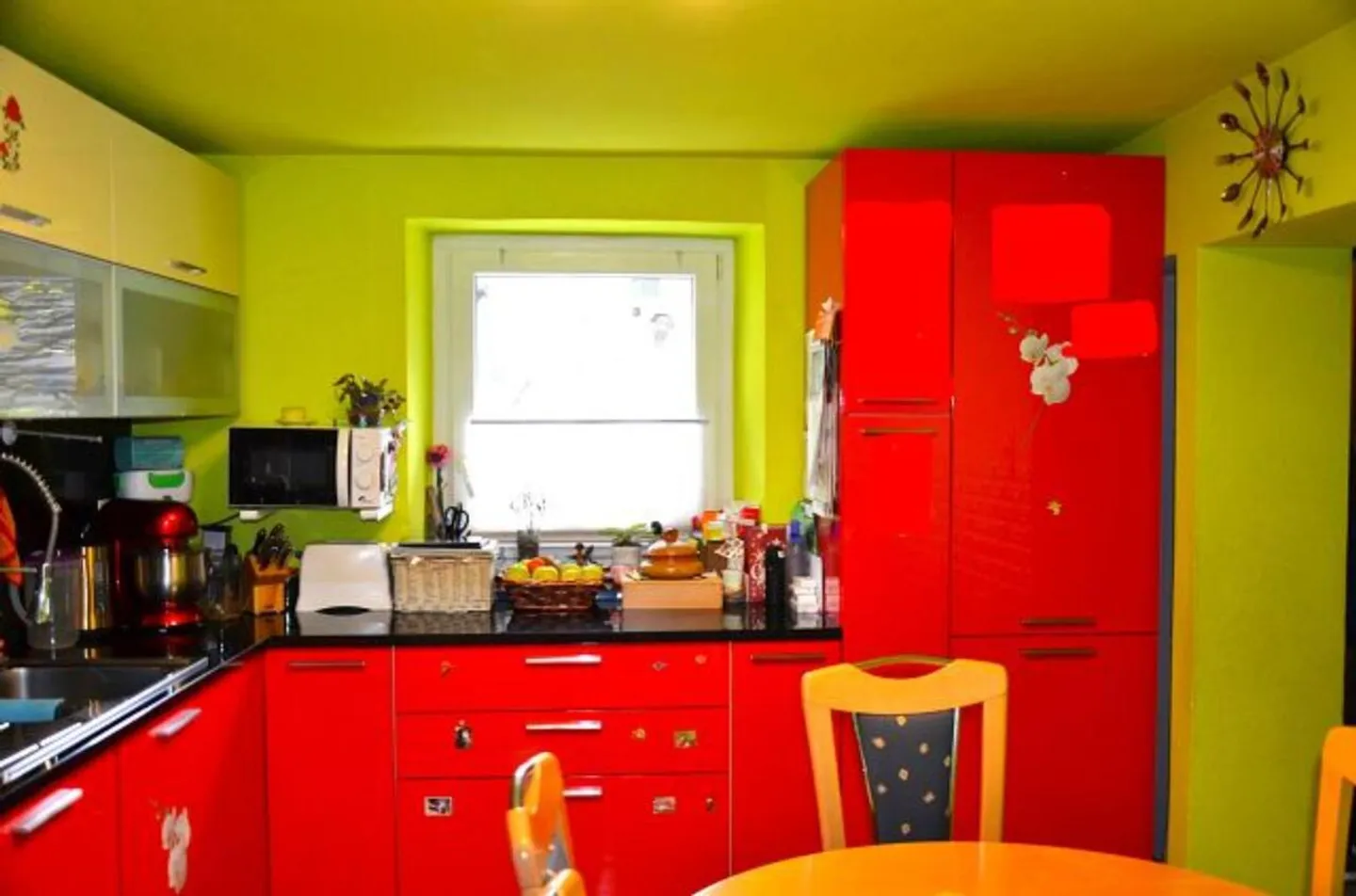 Maison individuelle de 6 1/2 pièces avec grand terrain dans un emplacement très calme et ensoleillé / Belle maison de 6,5 pièces avec grand terrain - Photo 6 sur 13