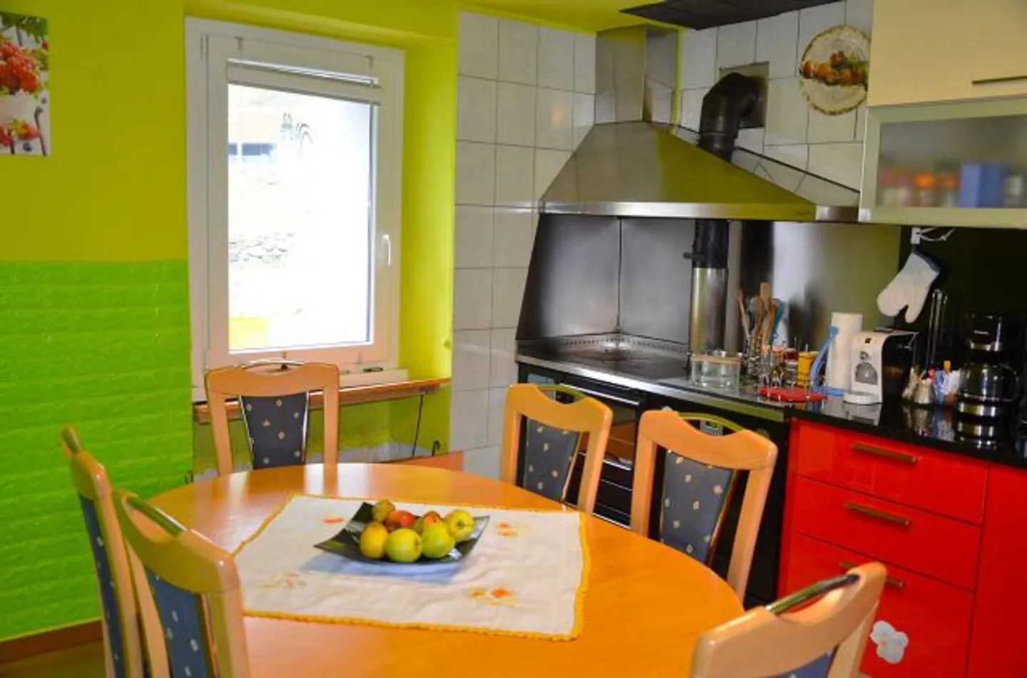 Maison individuelle de 6 1/2 pièces avec grand terrain dans un emplacement très calme et ensoleillé / Belle maison de 6,5 pièces avec grand terrain - Photo 7 sur 13