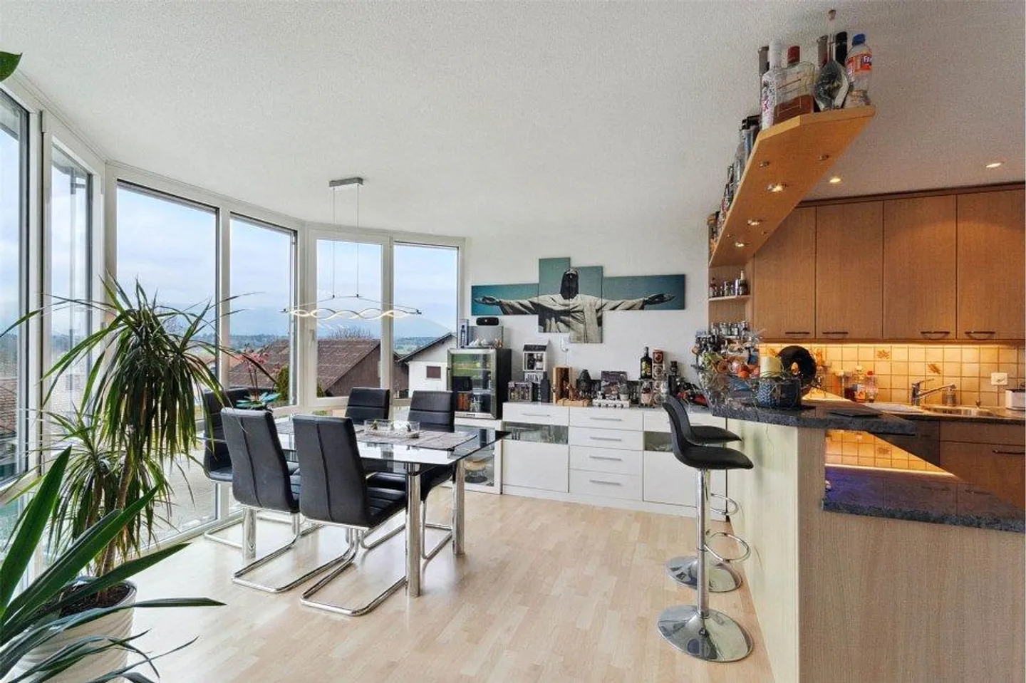 6-Room Maisonette Apartment in a Quiet Location with Pool and Tennis Court - Photo 2 of 8