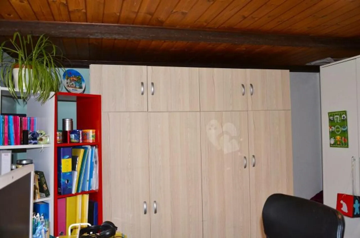 Maison individuelle de 6 1/2 pièces avec grand terrain dans un emplacement très calme et ensoleillé / Belle maison de 6,5 pièces avec grand terrain - Photo 11 sur 13