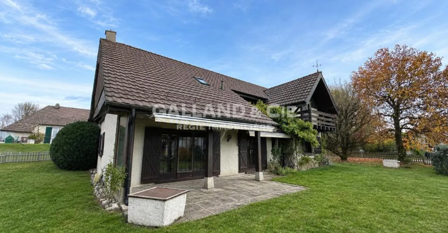 Villa da ristrutturare - Foto 1 di 8