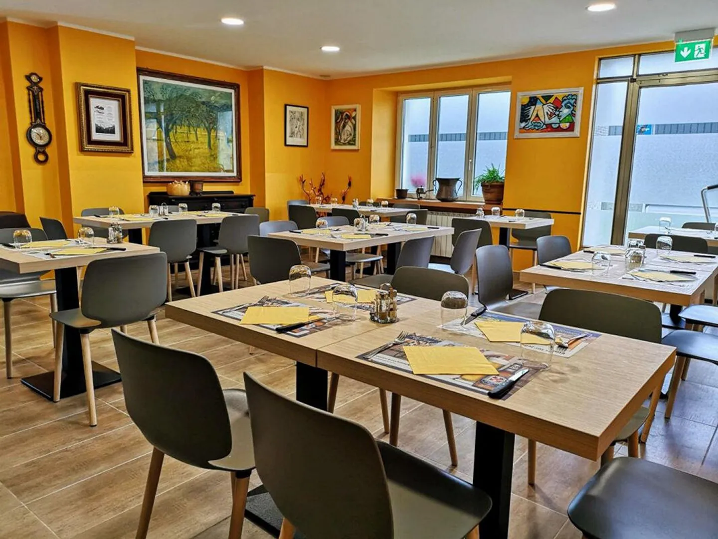 Hôtel Restaurant Elvezia avec hébergement, 8 places de parking et terrasse couverte... - Photo 2 sur 4