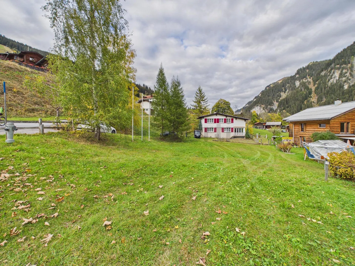 Vue spectaculaire sur la montagne, beaucoup de confidentialité et fort potentiel d'appréciation dans le Safiental ! - Photo 12 sur 14