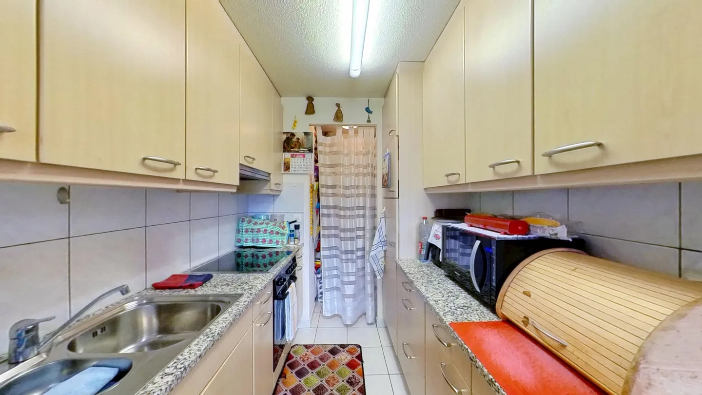 Spacious Family Apartment - Photo 3 of 10