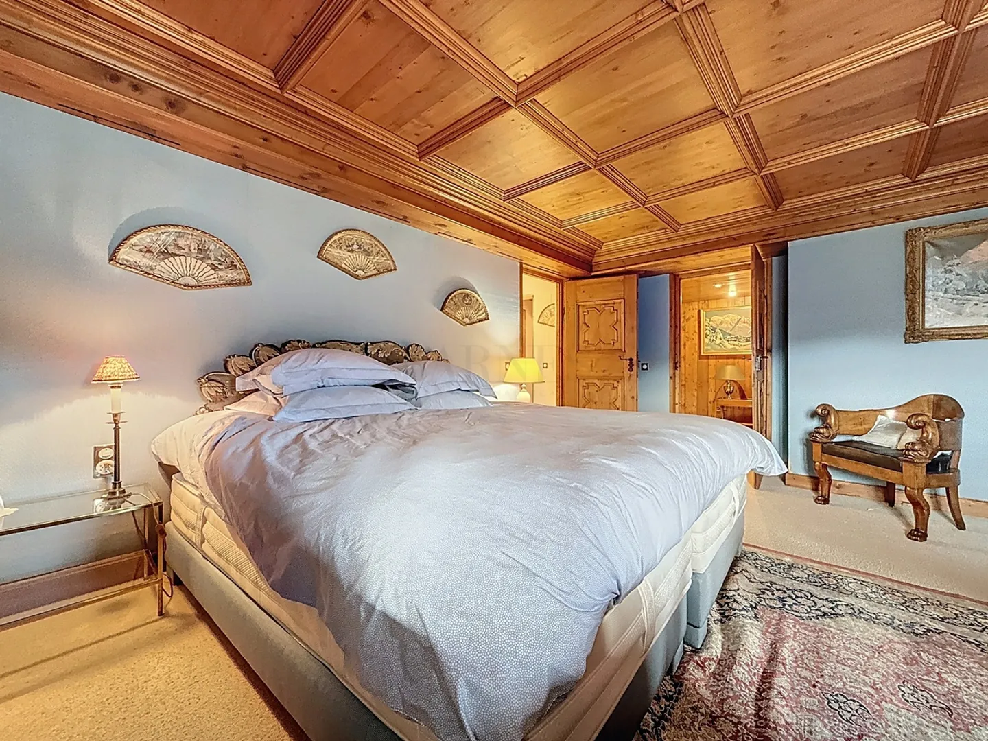 Rare item - Luxury chalet with stunning valley views - Photo 8 of 13