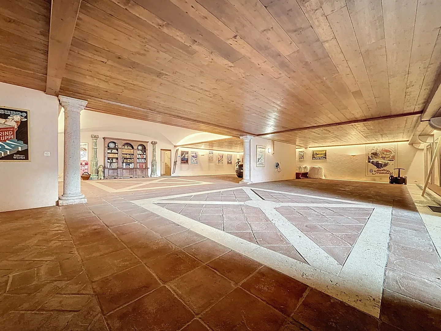 Rare item - Luxury chalet with stunning valley views - Photo 11 of 13