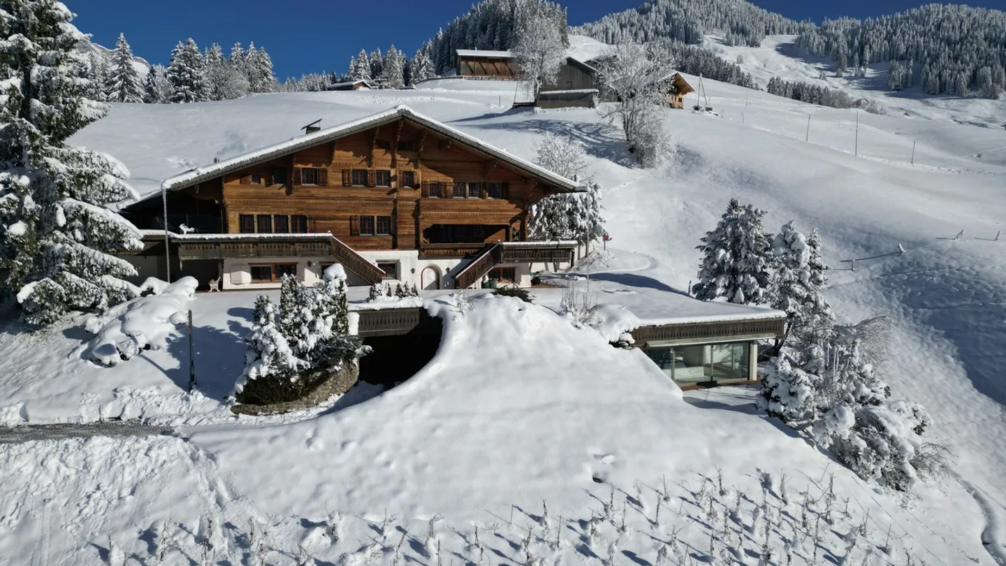 Rare item - Luxury chalet with stunning valley views - Photo 13 of 13