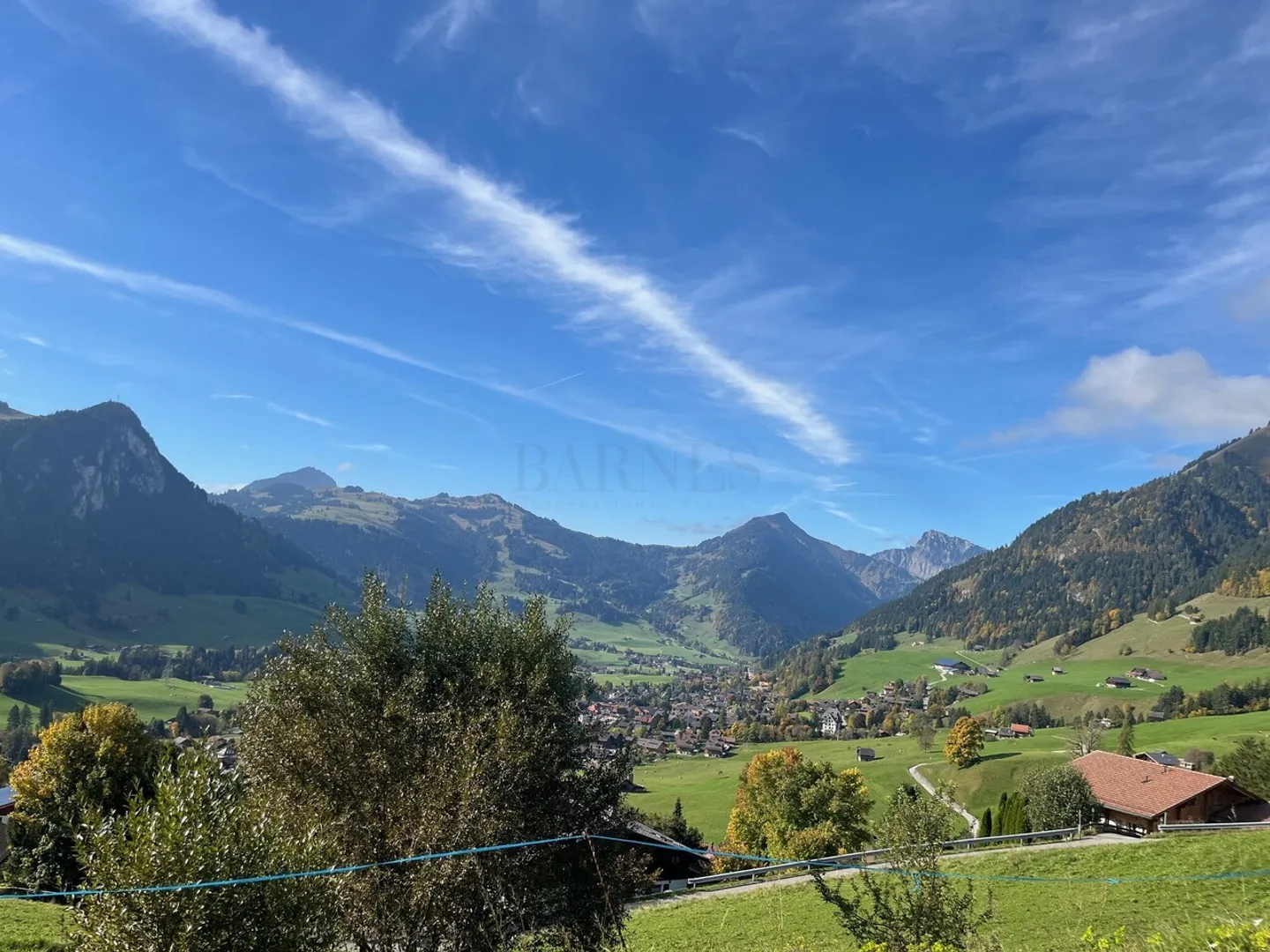 Rare item - Luxury chalet with stunning valley views - Photo 2 of 13