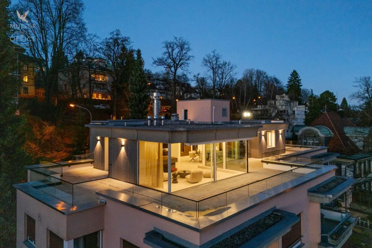 Le Penthouse Rosenberg - une œuvre architecturale unique de luxe au-dessus des toits de Saint-Gall - Photo 3 sur 13