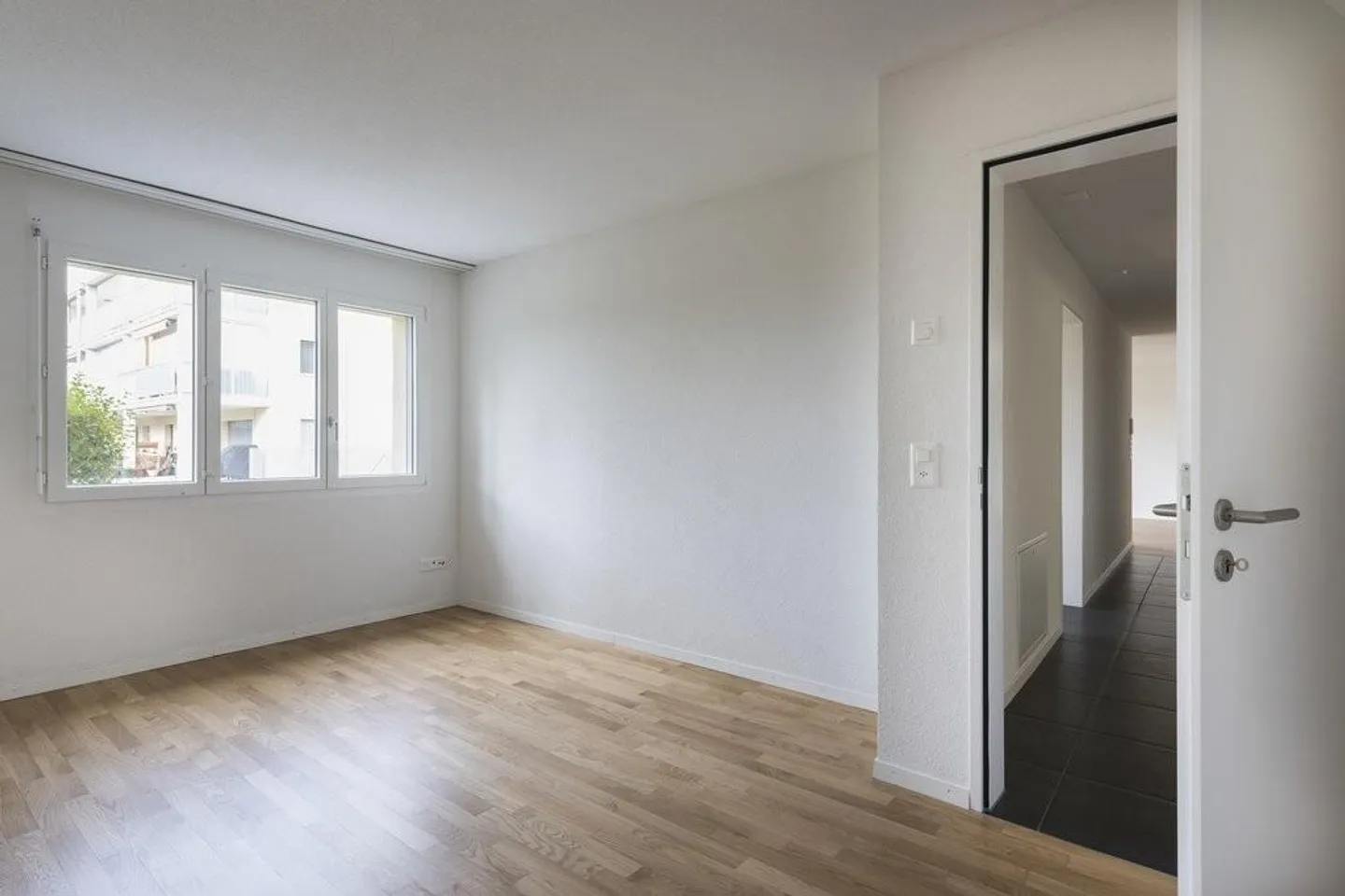 Il perfetto appartamento di 4,5 stanze in una posizione tranquilla - Foto 3 di 8