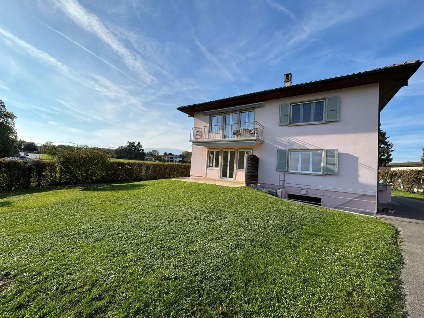 Beautiful Apartment 3.5 Rooms - 2 Bedrooms / Garden with Lake View / Private Studio - Photo 9 of 9