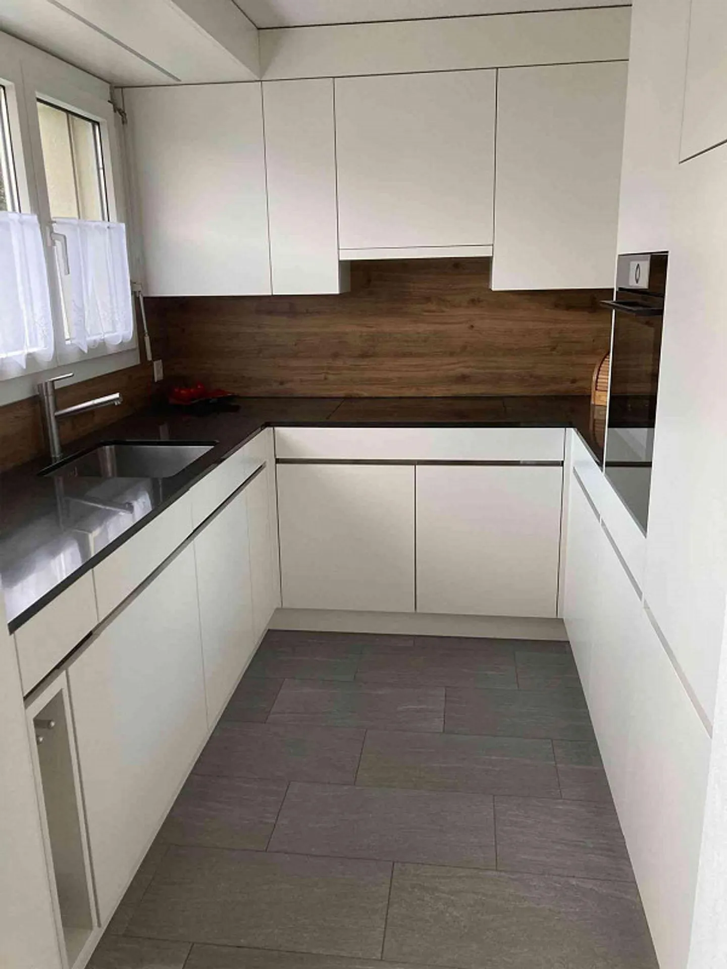 Spacious 4.5-room apartment with balcony & unobstructed view - Photo 1 of 5