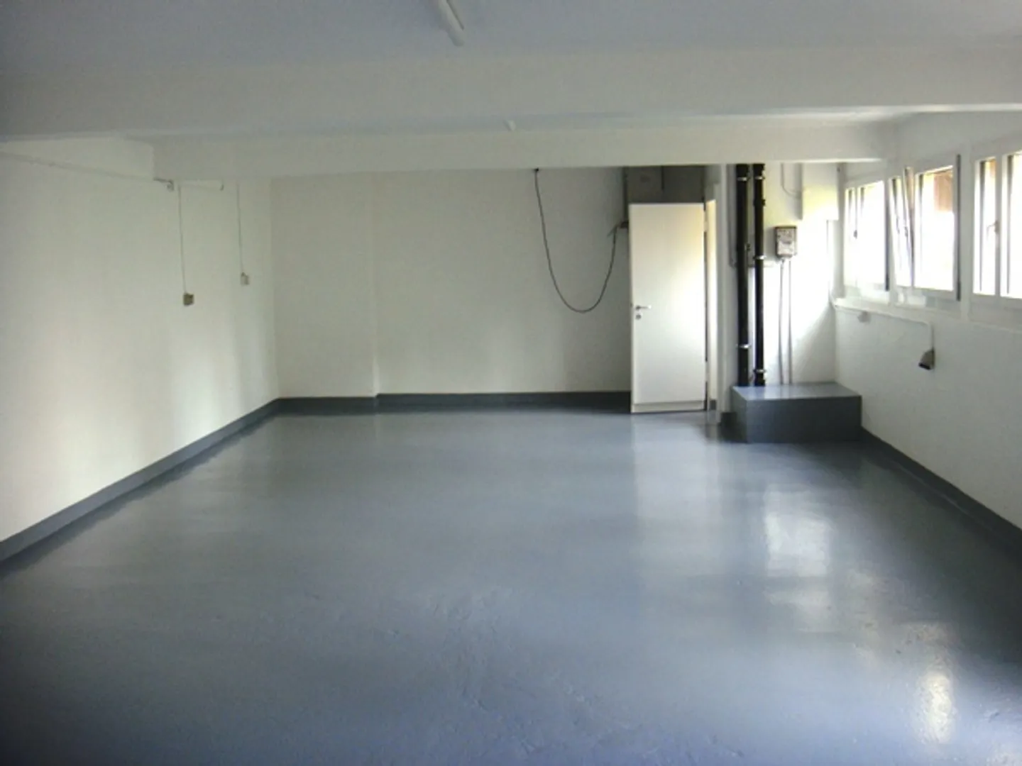 Hobby/Commercial Space in Prime Location - Photo 4 of 6