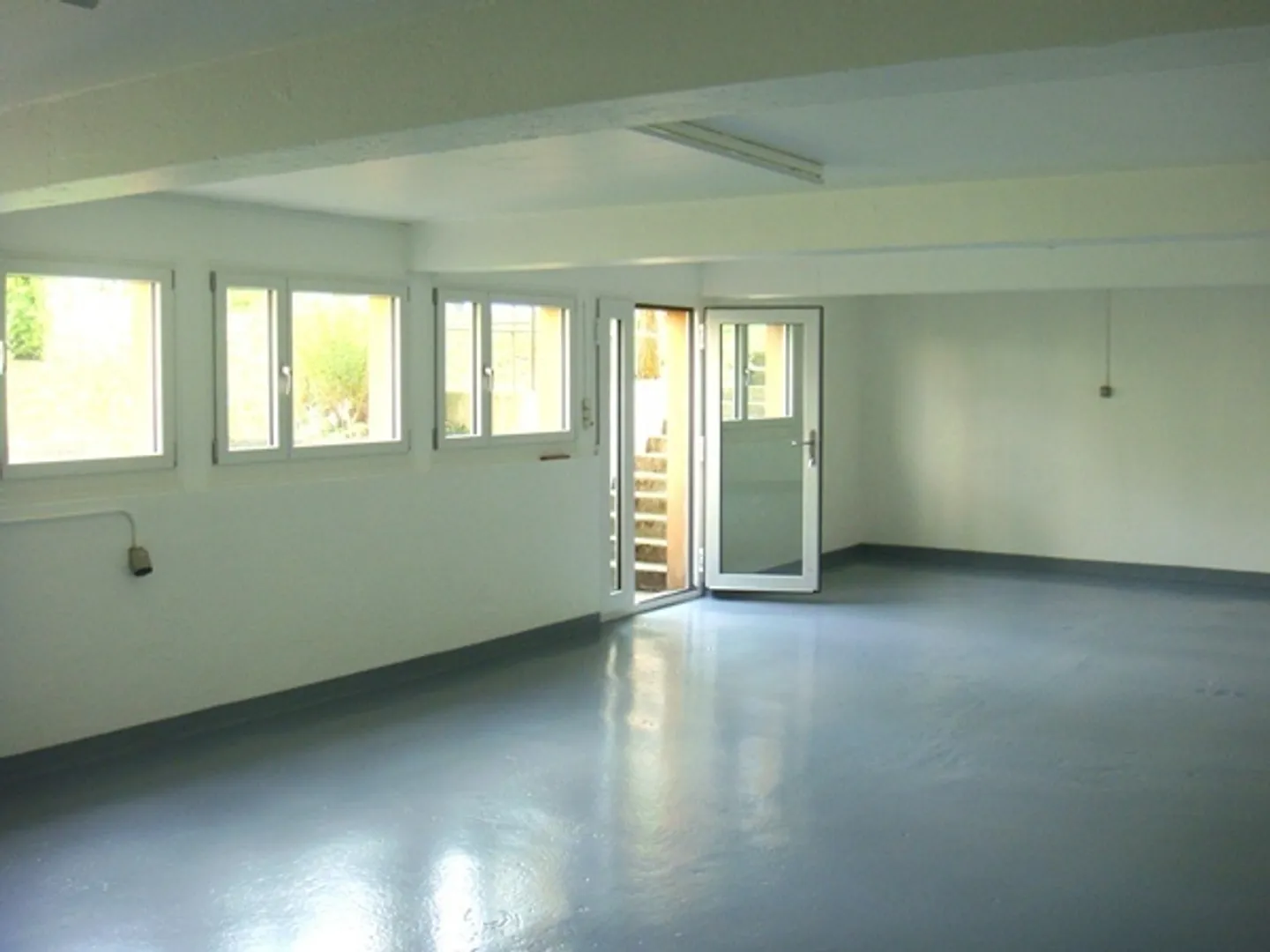Hobby/Commercial Space in Prime Location - Photo 5 of 6