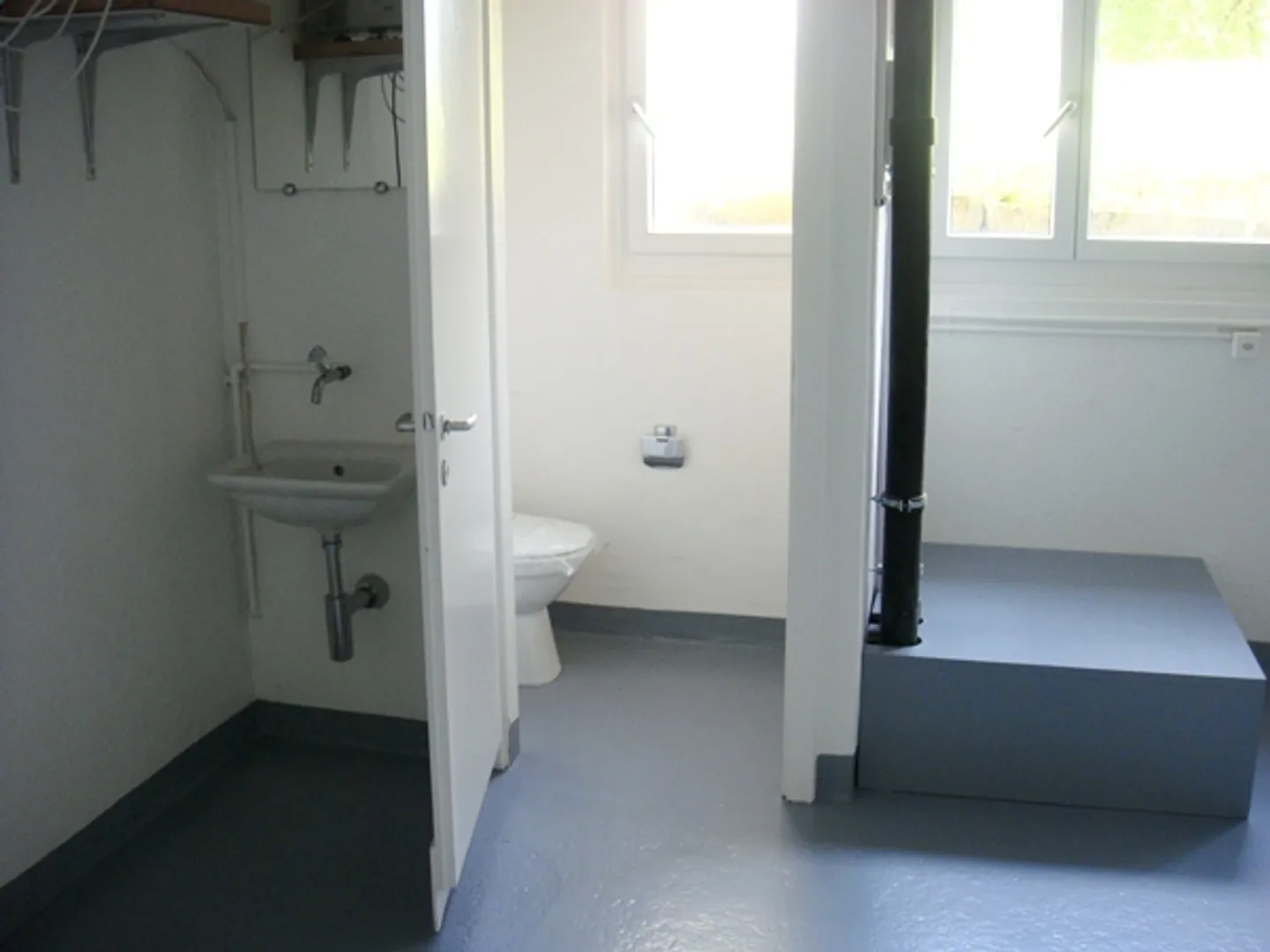 Hobby/Commercial Space in Prime Location - Photo 6 of 6
