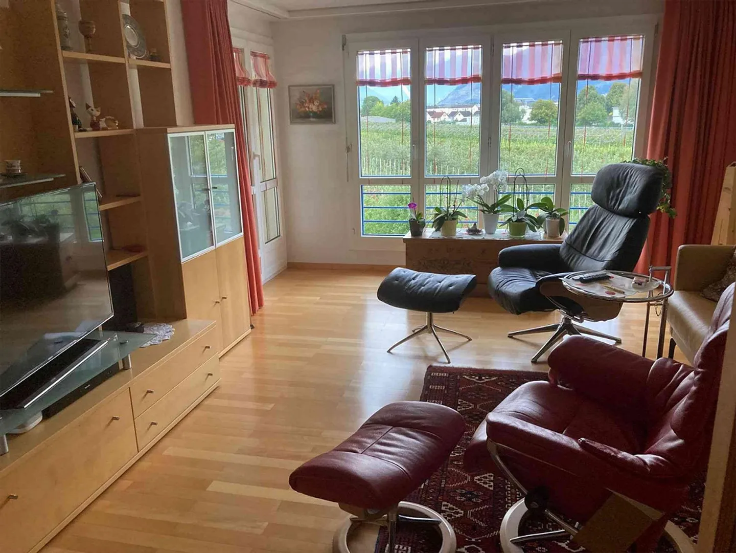 Spacious 4.5-room apartment with balcony & unobstructed view - Photo 3 of 5