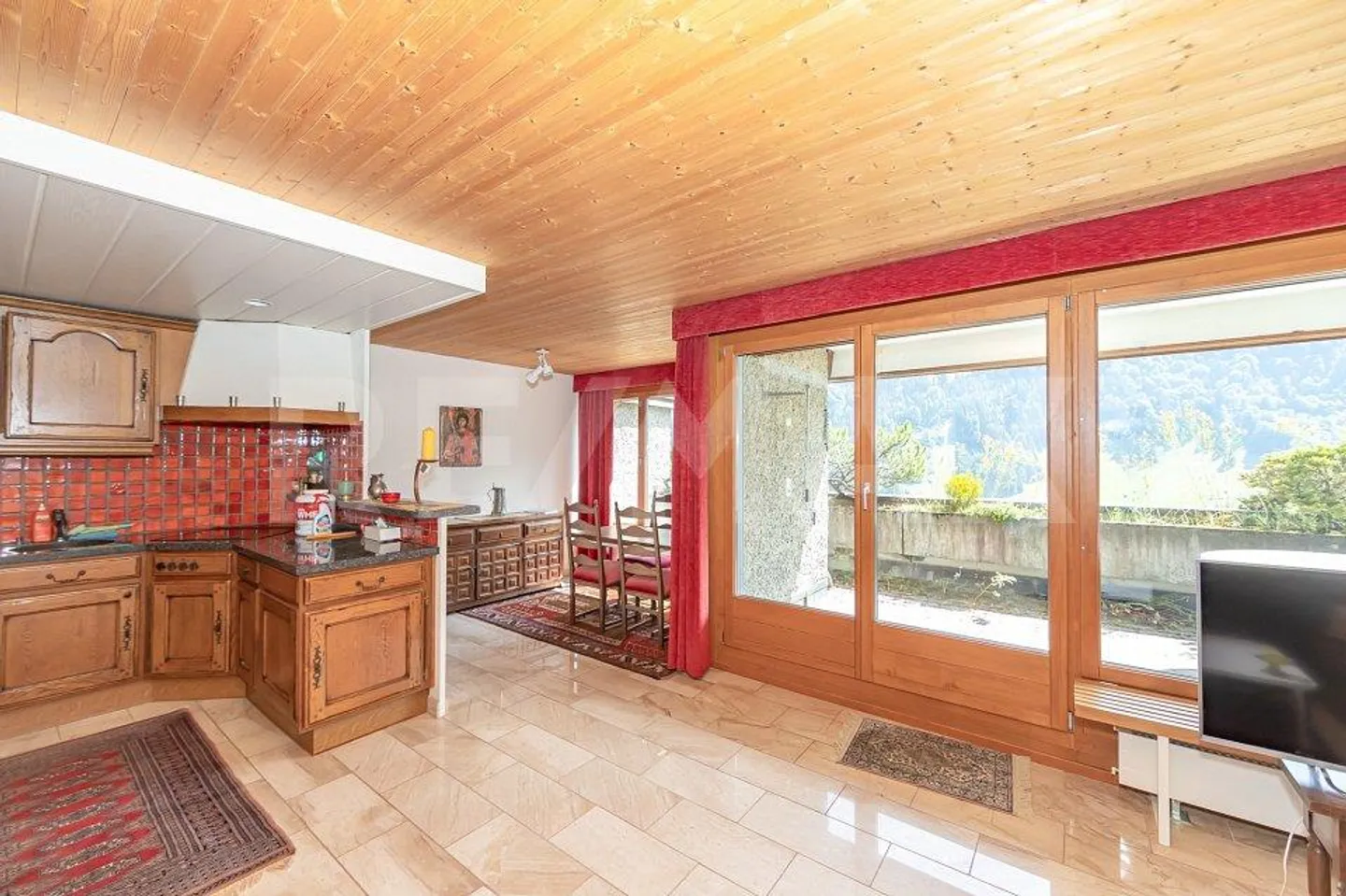 3.5 Room Apartment in a Privileged Location with a View - Photo 4 of 13