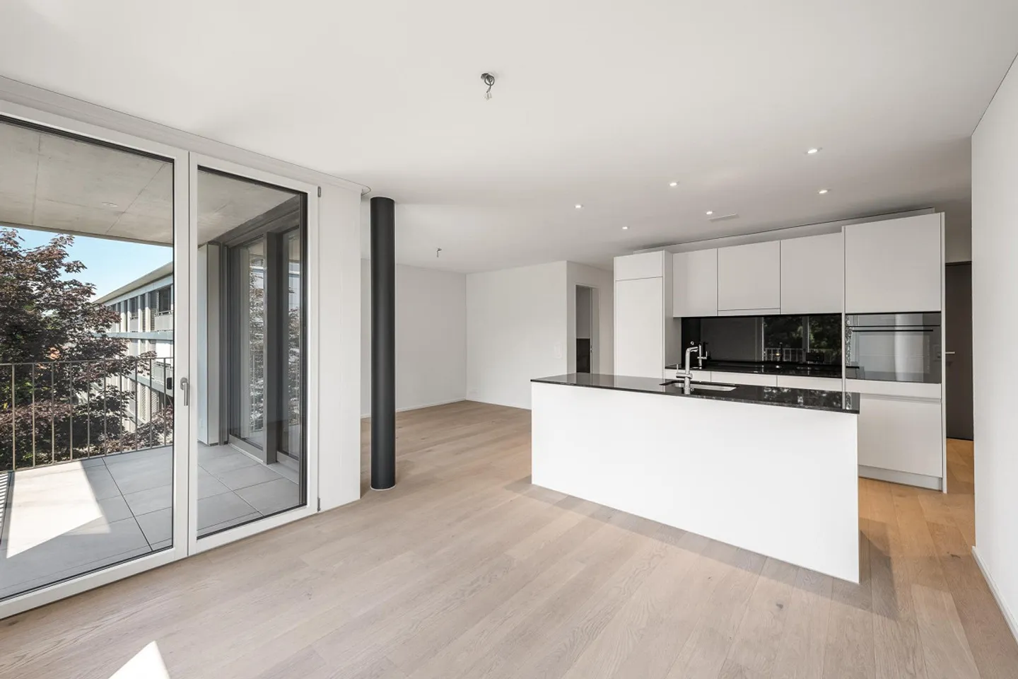 3.5 Room Apartment in Zurich - Photo 1 of 11