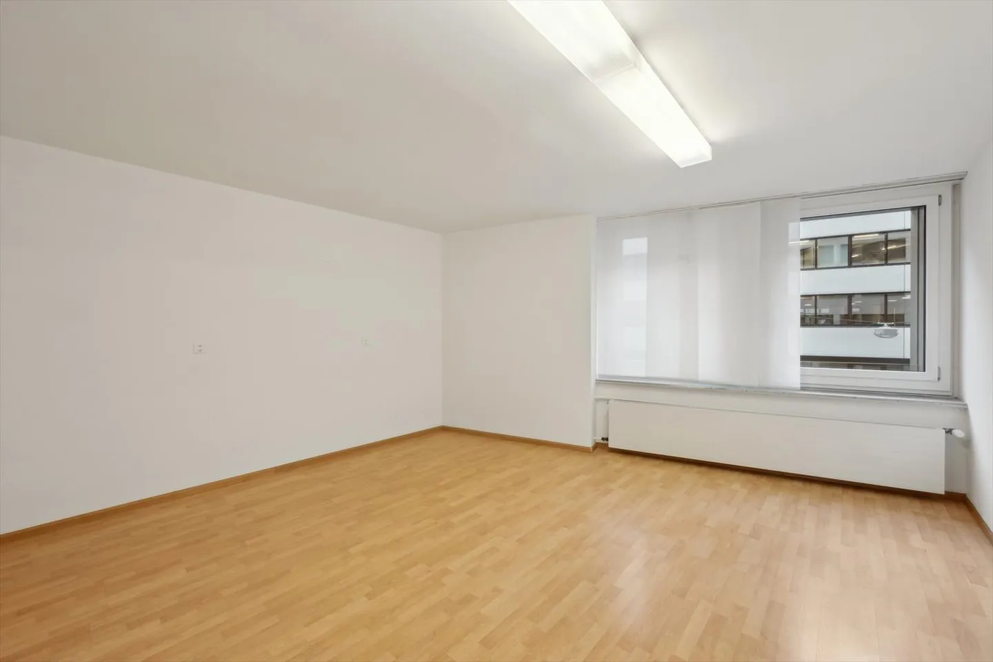 Bureau/pratique lumineux et agréable entre Bankverein et Aeschenplatz - Photo 4 sur 11