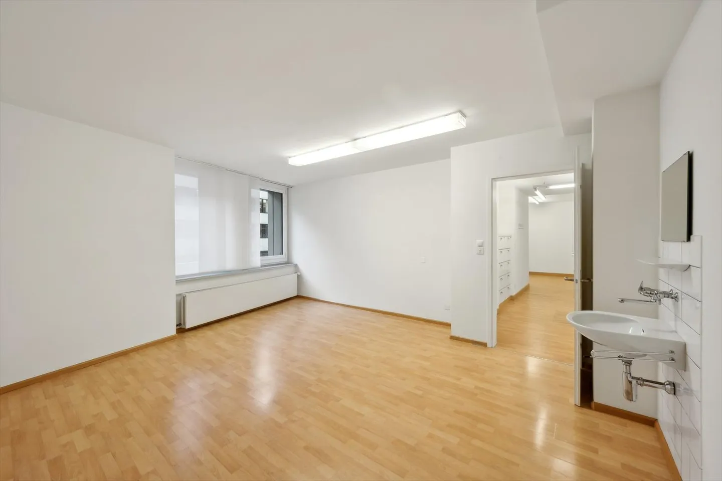 Bureau/pratique lumineux et agréable entre Bankverein et Aeschenplatz - Photo 5 sur 11